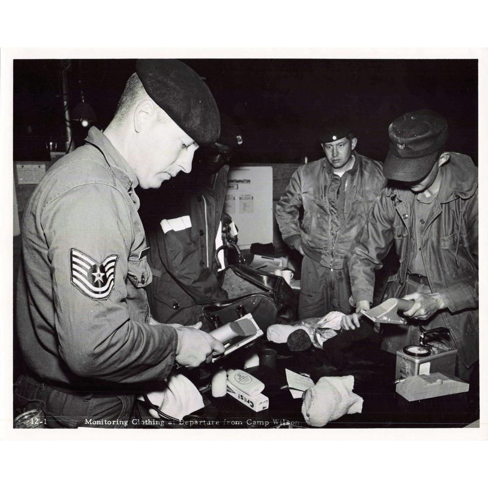 Vintage Press Photo Monitoring Clothing at Departure from Camp Wilson Military